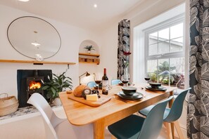 Dining - 2 Bed in Aberaeron (oc-bow329) (Aberaeron)