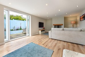 TV - 3 Bed in Abersoch (oc-egrynb) (Abersoch)
