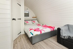 Iron/ironing board, bed sheets - 1 Bed in Abersoch (oc-thepod) (Abersoch)