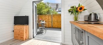 1 Bed in Abersoch (oc-thepod)