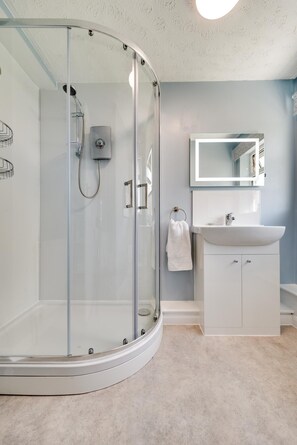 Hair dryer, towels - 2 Bed in Looe (oc-msweet) (Looe)