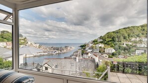 A coastal town view from a window with a view of the sea, buildings, and greenery. - 2 Bed in Looe (oc-msweet) (Looe)