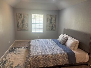 3 quartos, ferros/tábuas de passar roupa, Wi-Fi, roupa de cama