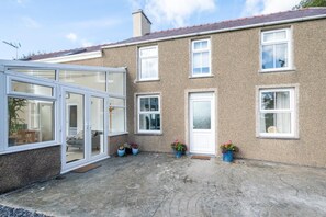 Exterior - 5 Bed in Pwllheli (oc-wag710) (Botwnnog)