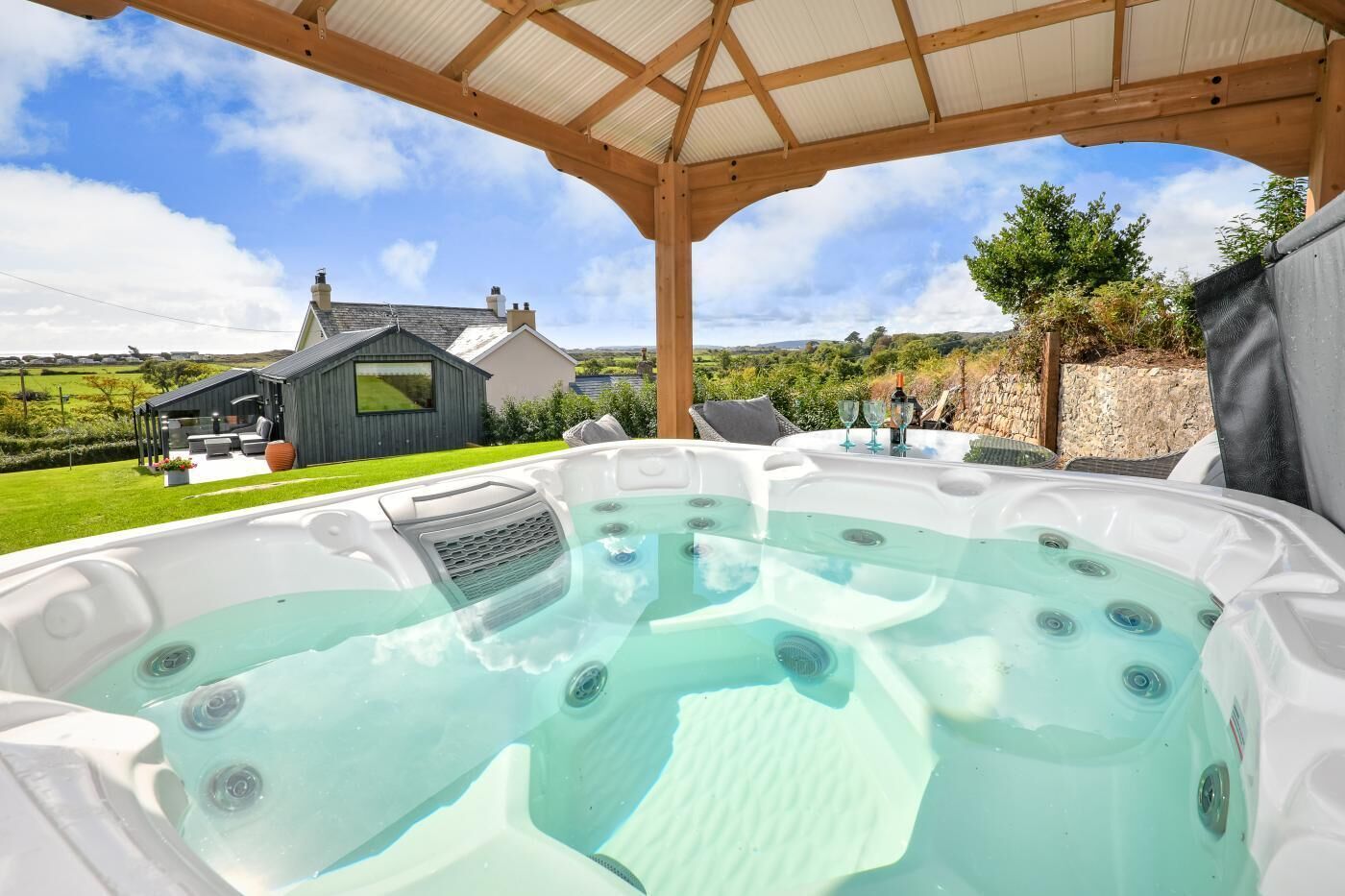 Outdoor spa tub