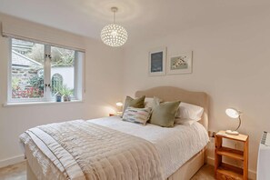 Iron/ironing board, free WiFi, bed sheets - 1 Bed in Fowey (oc-saila) (Fowey)