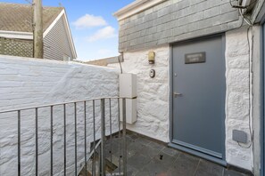 Property grounds - 1 Bed in St. Ives (oc-h27240) (St Ives)
