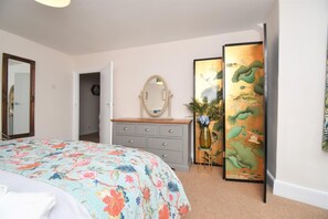 4 chambres, fer et planche à repasser, Wi-Fi gratuit, draps fournis