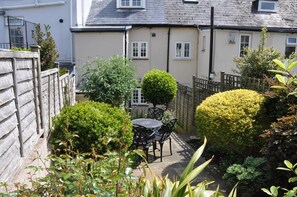 Outdoor dining - 2 Bed in Seaton (oc-b27402) (Seaton)