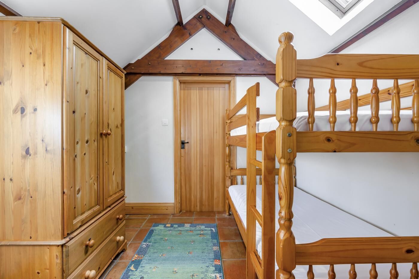 Travel crib, WiFi (free), bed sheets