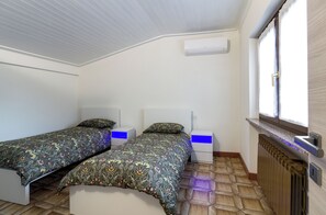 2 makuuhuonetta, silitysrauta/-lauta, Wi-Fi, vuodevaatteet