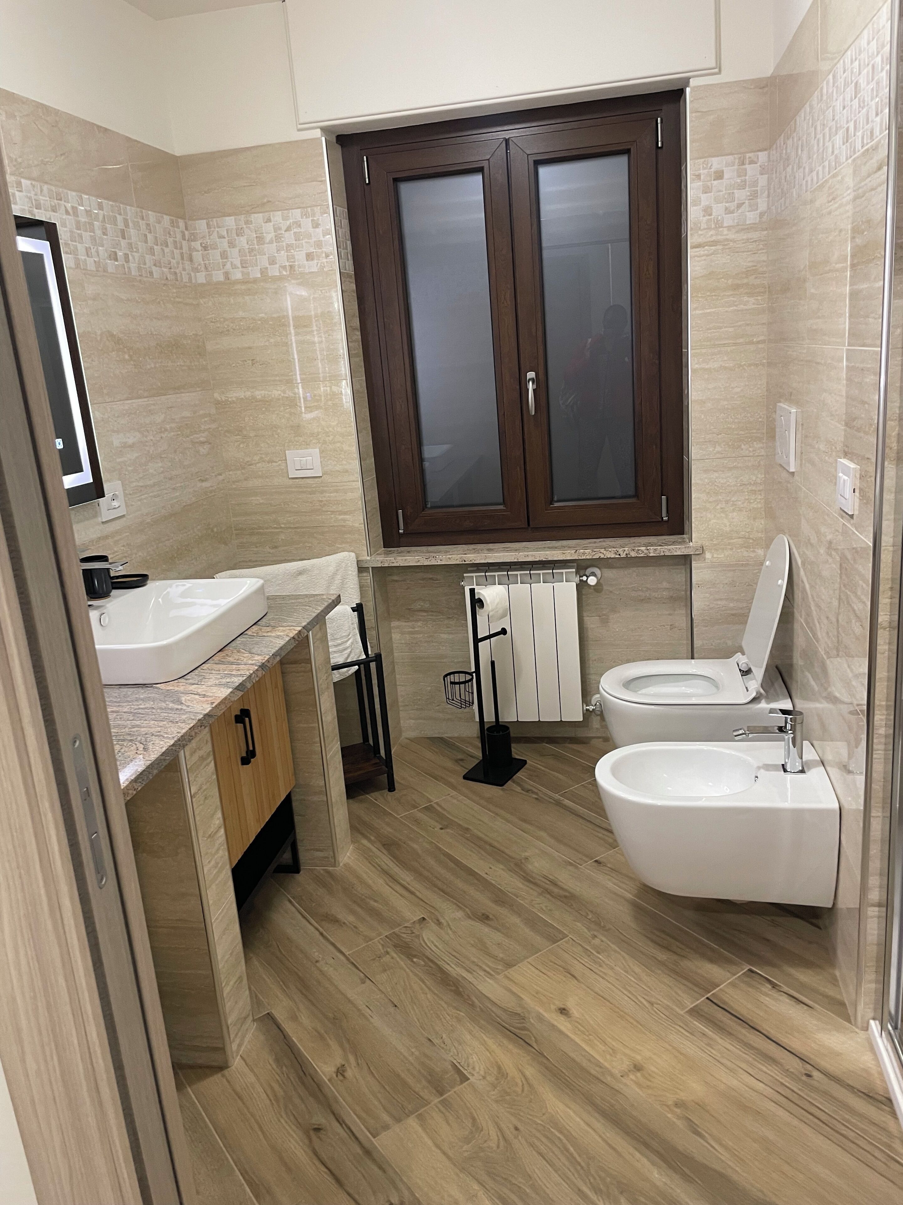 Dusche, Haartrockner, Bidet, Handtücher