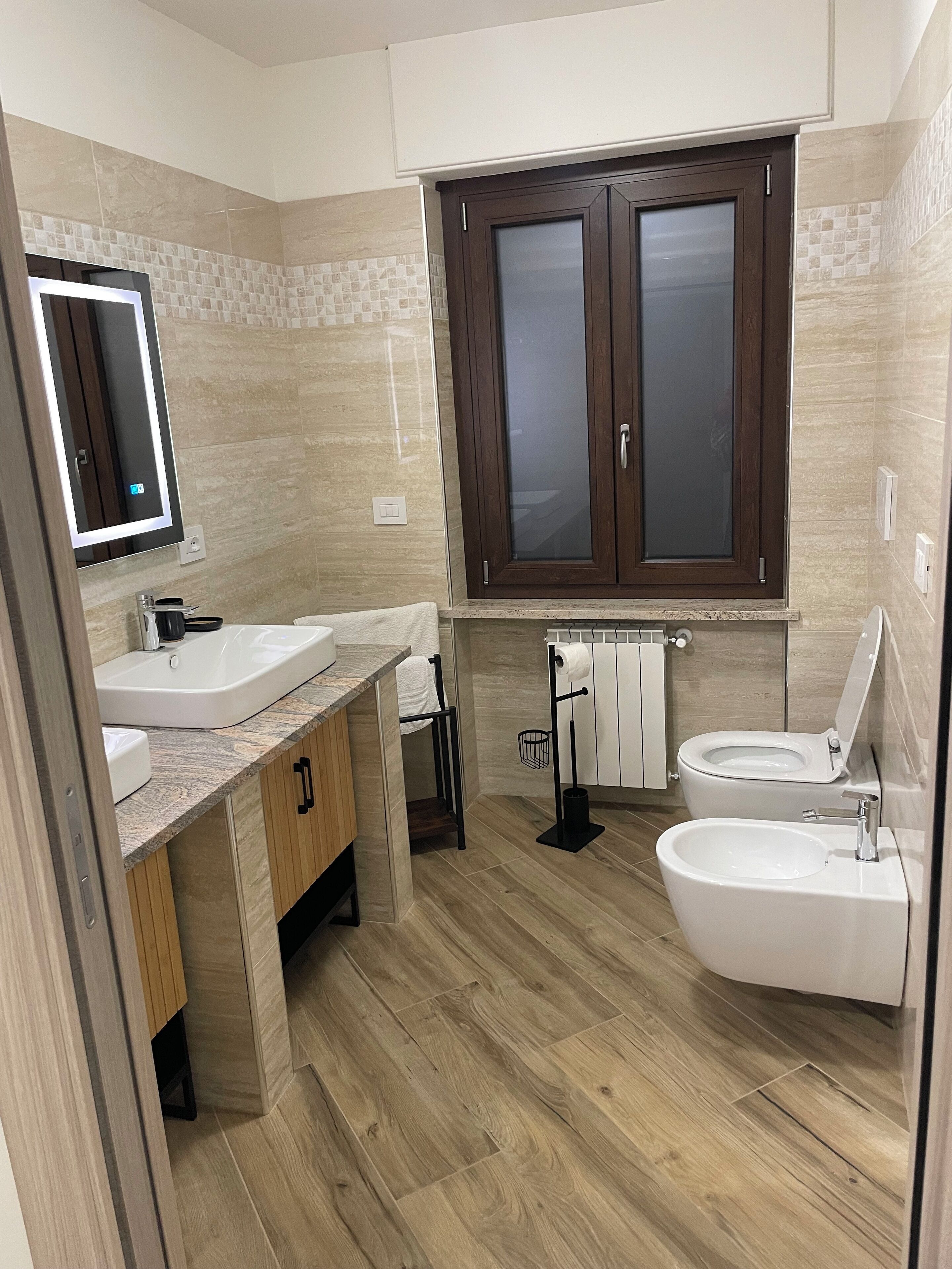 Doccia, asciugacapelli, bidet, asciugamani