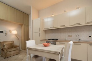 Kühlschrank, Herdplatte
