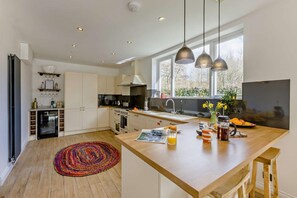 Microwave, oven, dishwasher, high chair - 6 Bed in Bude (oc-h27348) (Marhamchurch)