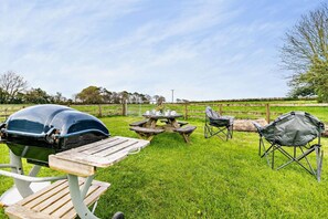 Outdoor dining - 4 Bed in Virginstowe (oc-t27471) (Virginstowe)