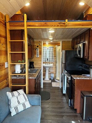 المنشأة من الداخل