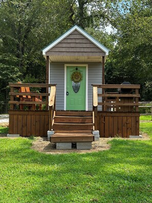Exterior - La Petite Maison, Tiny house Melbourne, AR in peaceful community of Mount Olive. (Melbourne)
