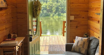 La Petite Maison, Tiny house Melbourne, AR in peaceful community of Mount Olive.