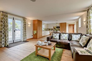 TV, fireplace - 2 Bed in Gilwern (oc-o27004) (Gilwern)