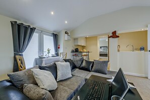 Fireplace - 1 Bed in Cynwyl Elfed (oc-d27577) (Cynwyl Elfed)