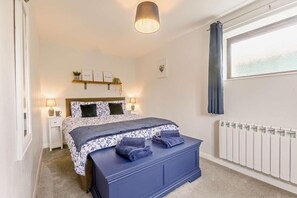 Een strijkplank/strijkijzer, reisbedje, gratis wifi, beddengoed