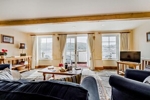 TV - 3 Bed in Fowey (oc-r27582) (Fowey)