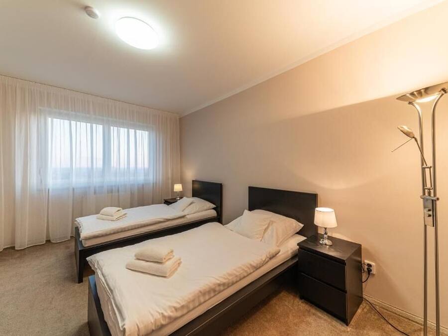 Espaço de trabalho para notebook, cortinas blackout