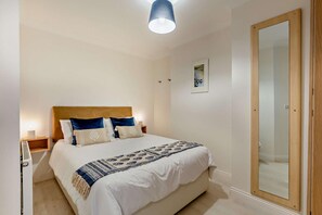 Iron/ironing board, free WiFi, bed sheets - 2 Bed in Looe (oc-h27598) (Looe)