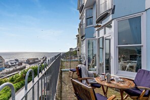 Outdoor dining - 2 Bed in Looe (oc-h27598) (Looe)
