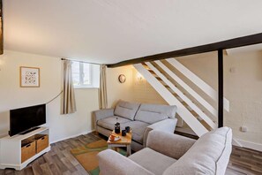 TV - 3 Bed in Thornbury (oc-k27560) (Thornbury)