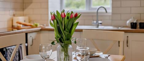 電子レンジ、オーブン、食器洗い機、ハイチェア