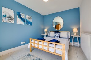 Iron/ironing board, travel cot, free WiFi, bed sheets - 3 Bed in Aberporth (oc-g27666) (Aberporth)