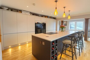 Microondas, horno, parrilla de estufa y lavavajillas 