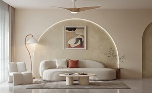 Minibar, decoración personalizada, muebles diferentes y escritorio 