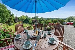Outdoor dining - 3 Bed in Uphill (oc-n27747) (Linkinhorne)