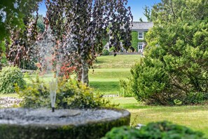 Property grounds - 3 Bed in Uphill (oc-n27747) (Linkinhorne)