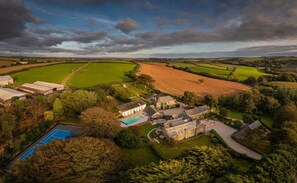 A large estate with multiple buildings, a swimming pool, and expansive green fields. - 7 Bed in Liskeard (oc-t27805) (Menheniot)
