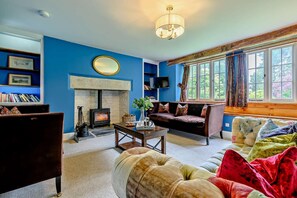 TV, fireplace - 7 Bed in Liskeard (oc-t27805) (Menheniot)