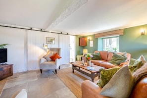 TV, fireplace - 4 Bed in Mynytho (oc-b27888) (Mynytho)