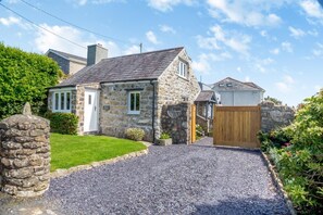 Exterior - 4 Bed in Mynytho (oc-b27888) (Mynytho)
