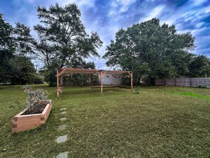 Property grounds - The Music House / 12 mi to Downtown Pensacola (Pensacola)