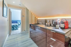 Microwave, oven, dishwasher, cookware/dishes/utensils - 1 Bed in Trebursye (oc-w27953) (Tregadillett)