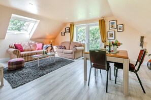 TV - 1 Bed in Trebursye (oc-w27953) (Tregadillett)