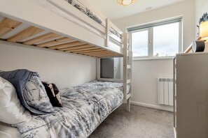 2 habitaciones, tabla de planchar con plancha y wifi gratis 