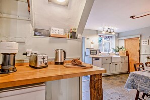 Microwave, oven, dishwasher, high chair - 3 Bed in Wells-next-the-Sea (oc-c27939) (Wells-next-the-Sea)