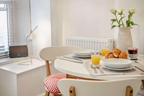 Dining - 1 Bed in Looe (oc-s27982) (Looe)