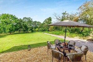 Outdoor dining - 3 Bed in Broadhembury (oc-t27980) (Broadhembury)