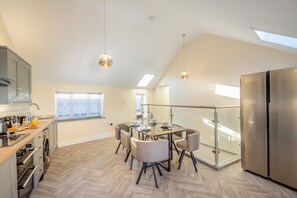 Oven, dishwasher, highchair, cookware/dishes/utensils - 2 Bed in Abersoch (oc-r26047) (Abersoch)