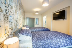 Iron/ironing board, free WiFi, bed sheets - 2 Bed in Abersoch (oc-r26047) (Abersoch)